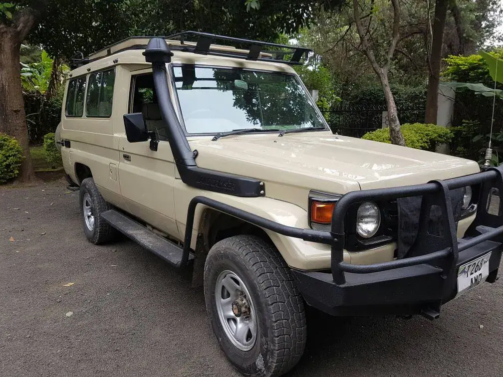 Land Cruiser Safari Modified (6 Seater)