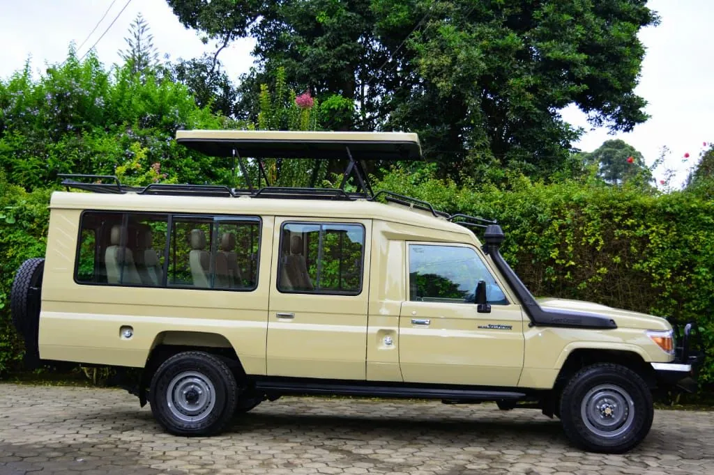 Land Cruiser Safari Modified (8 Seater)